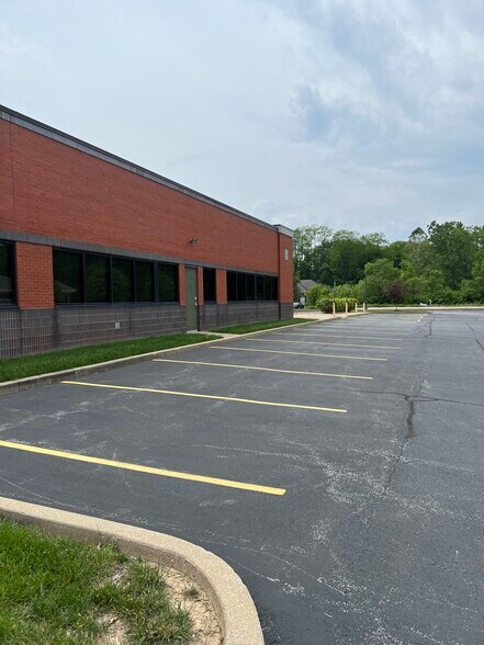 More Photos Of 3 Professional Dr, Alton Office For Lease