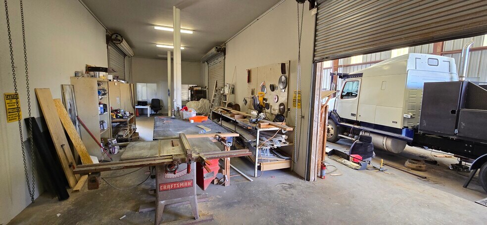 More Photos Of 2935 E Benson Hwy, Tucson Manufacturing For Sale