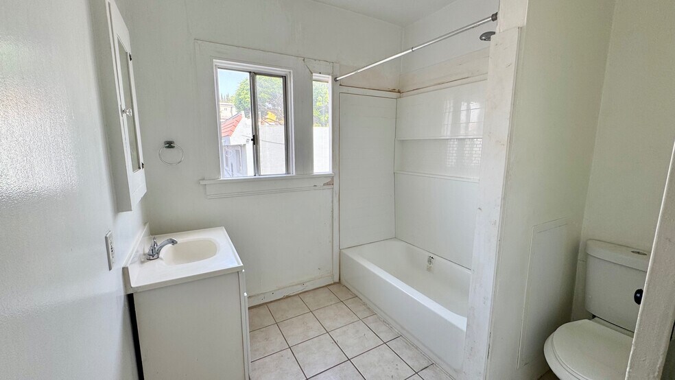 More Photos Of 316 S Coronado St, Los Angeles Apartments For Sale