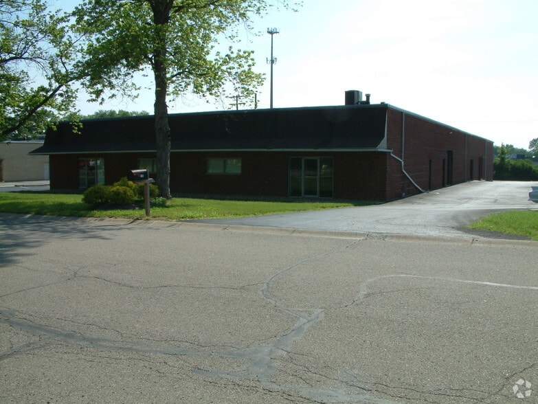 More Photos Of 118-126 Westpark Rd, Centerville Warehouse For Lease