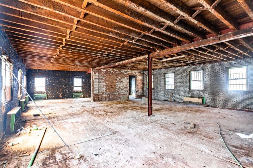 More Photos Of 1539 Covert St, Ridgewood Warehouse For Lease