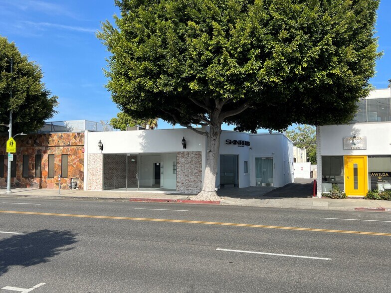 More Photos Of 224 S Robertson Blvd, Beverly Hills General Retail For Lease