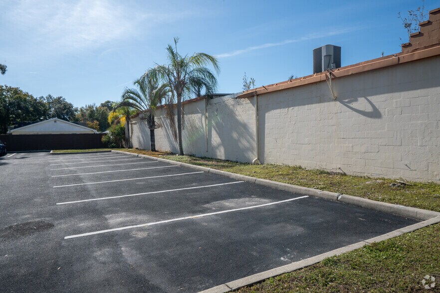 More Photos Of 4542 W Gandy Blvd, Tampa Freestanding For Sale