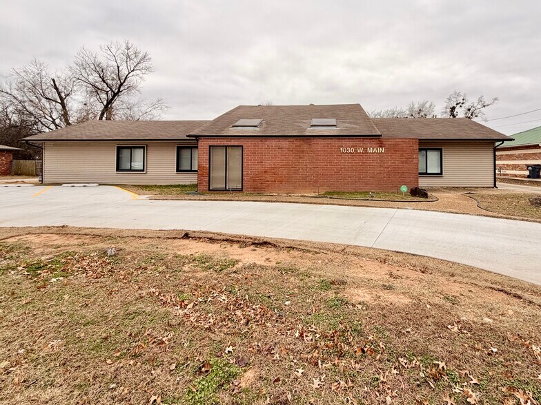 More Photos Of 1030 W Main St, Jenks Office For Sale
