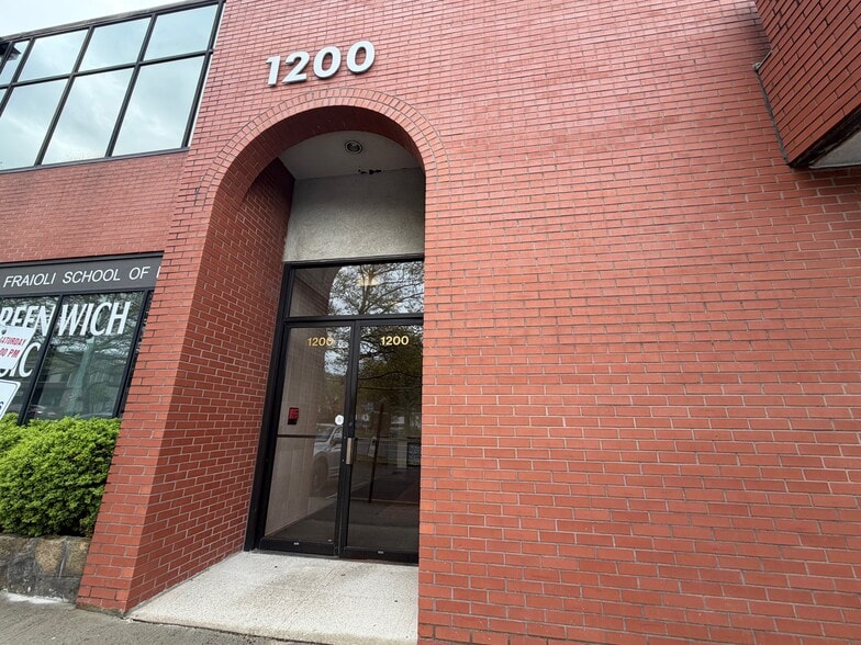More Photos Of 1200 E Putnam Ave, Riverside Office For Lease