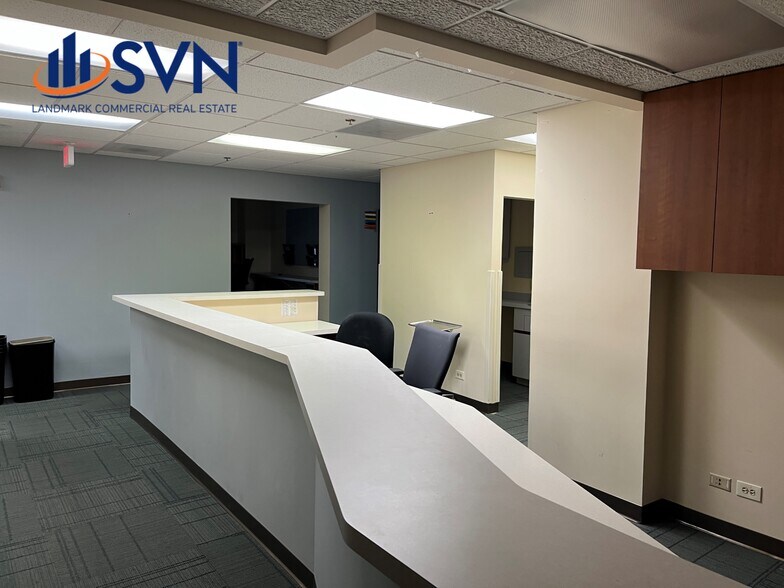 More Photos Of 511-515 Thornhill Dr, Carol Stream Unknown For Lease