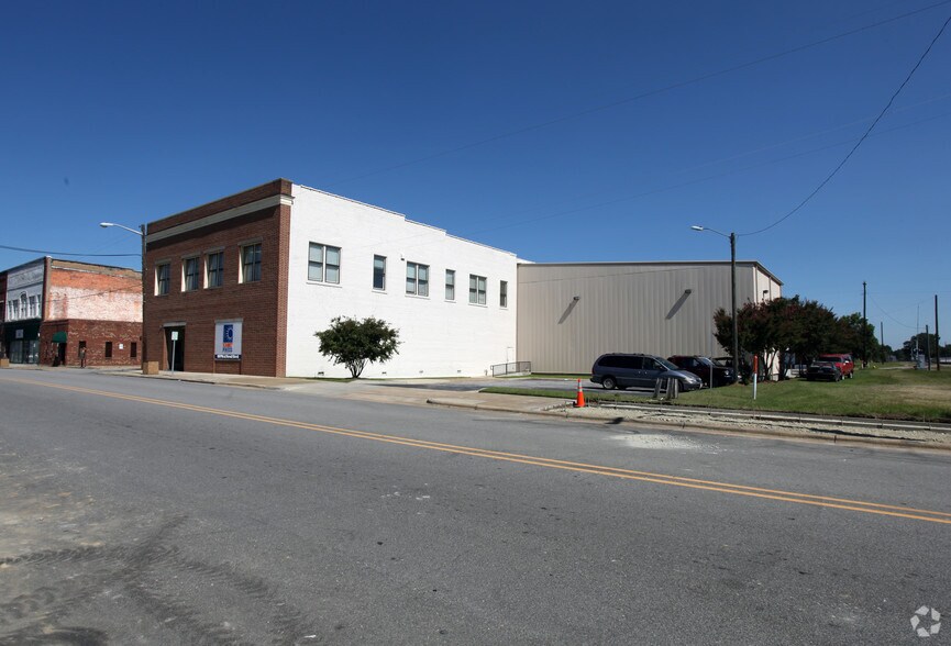 More Photos Of 100 W Broad St, Dunn Industrial For Sale