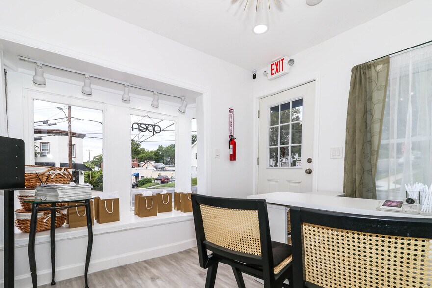 More Photos Of 7 Dunwoodie St, Scarsdale Storefront Retail Office For Lease
