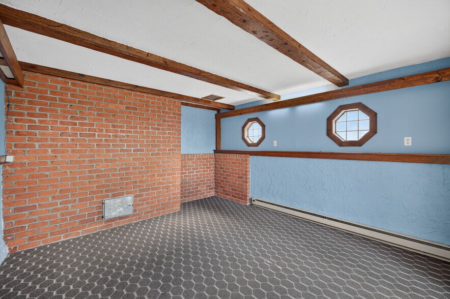 More Photos Of 330 Mahoning St, Milton Office For Sale
