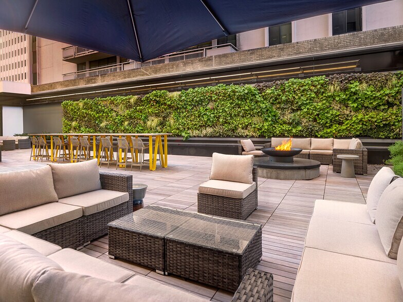 More Photos Of 2450 Crystal Dr, Arlington Office For Lease