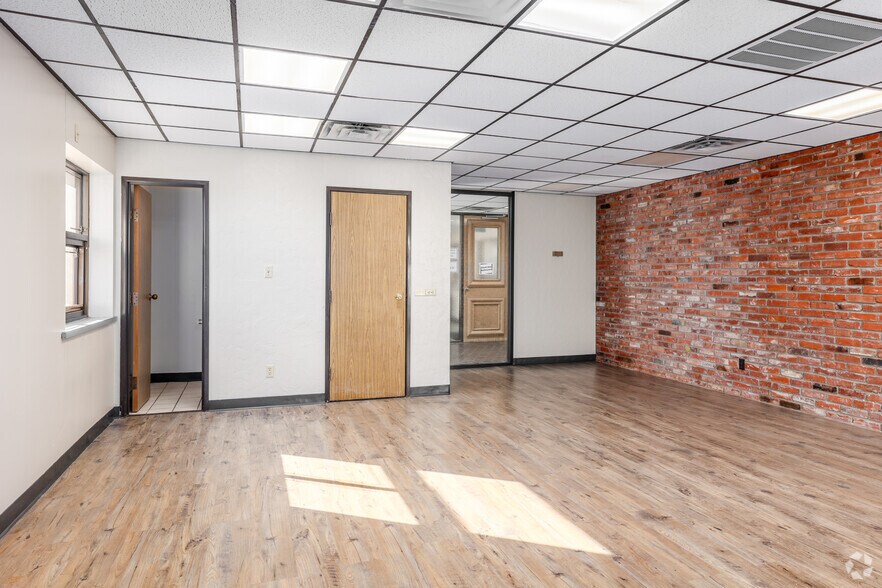 More Photos Of 2801 Parklawn Dr, Midwest City Medical For Lease