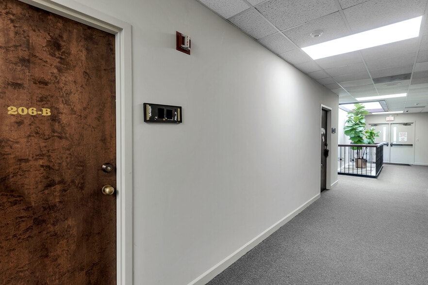 More Photos Of 2101 N Sardis Rd, Charlotte Office For Lease