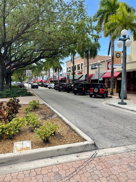 More Photos Of 1926 Hollywood Blvd, Hollywood Office For Lease