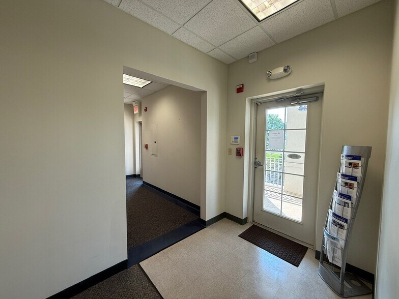 More Photos Of 103 Centennial St, La Plata Medical For Lease