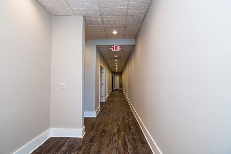 More Photos Of 214 W Main, Murfreesboro Storefront Retail Office For Lease