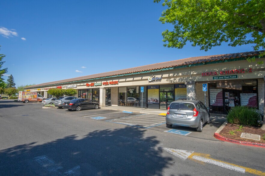 Primary Photo Of 3518-3572 G St, Merced Unknown For Lease