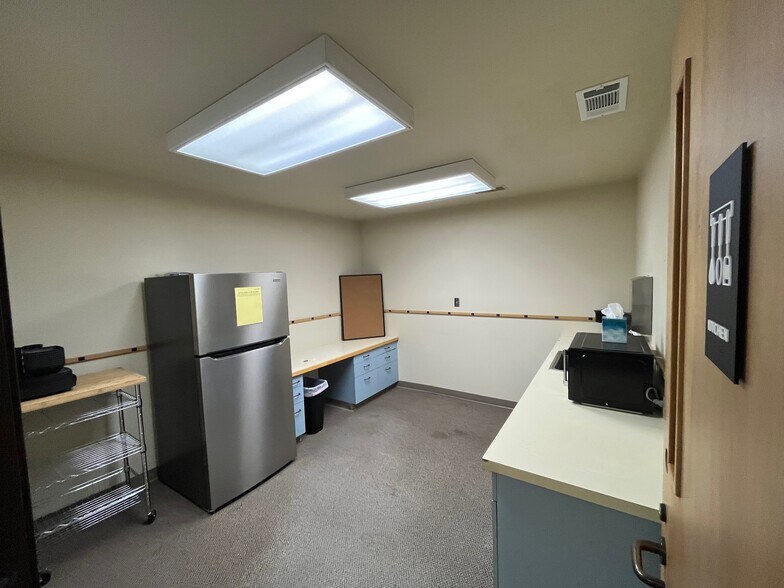 More Photos Of 1200 N 14th Ave, Pasco Medical For Sale