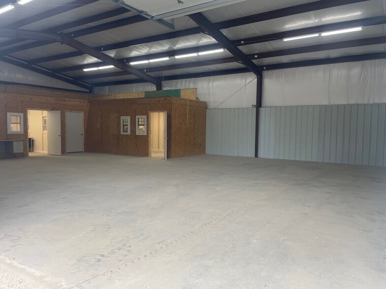 More Photos Of 645 Bess Town Rd, Bessemer City Warehouse For Lease