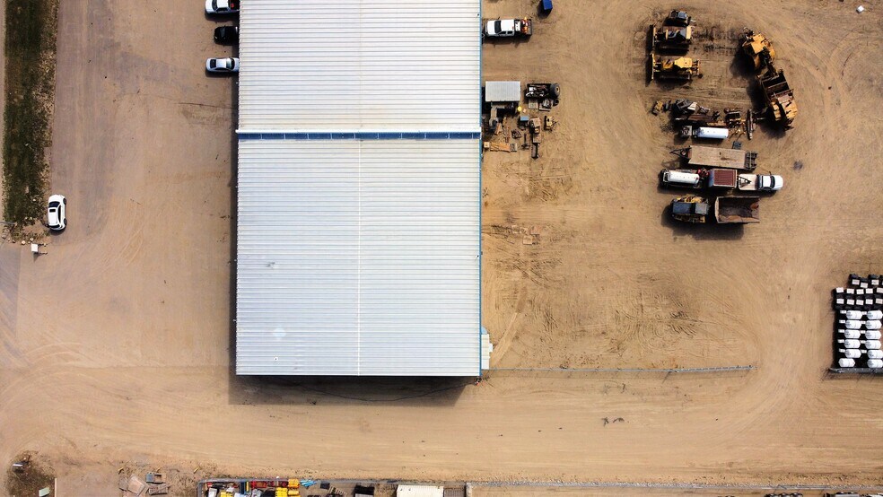 More Photos Of 14 Burnt Valley Ave, Red Deer County Service For Lease