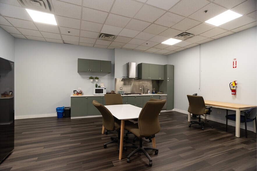 More Photos Of 248 N Leavitt St, Chicago Loft Creative Space For Lease