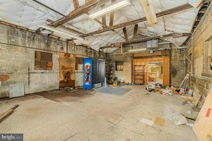 More Photos Of 122 Beech St, Carlisle Light Distribution For Lease