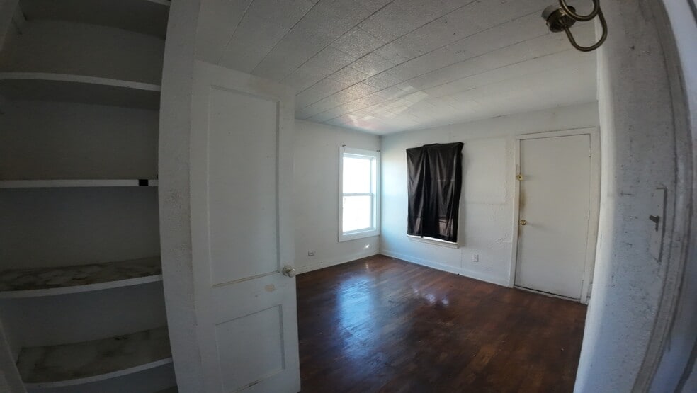 More Photos Of 401 Natalen Ave, San Antonio Multifamily For Sale