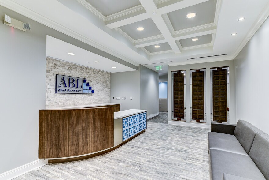 More Photos Of 100 N Laura St, Jacksonville Office For Lease