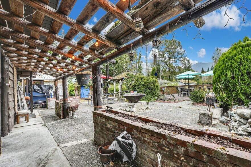 More Photos Of 44618 State Route 20, Concrete Hotel For Sale