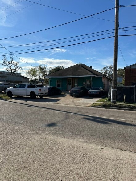 More Photos Of 304 S Lockwood Dr, Houston Storefront Retail Office For Sale