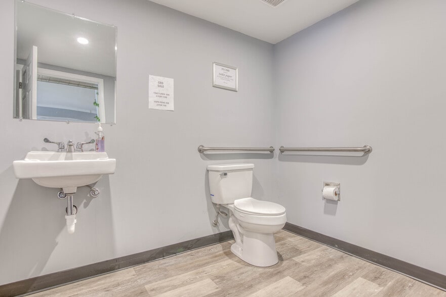 More Photos Of 7909 Pulaski Hwy, Rosedale Storefront Retail Residential For Lease