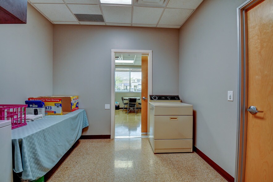 More Photos Of 15288 W Brookside Ln, Surprise Office For Lease