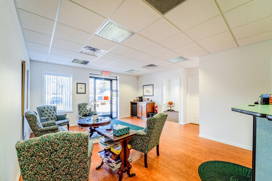 More Photos Of 4615-4621 S Wayne Rd, Wayne Storefront For Sale