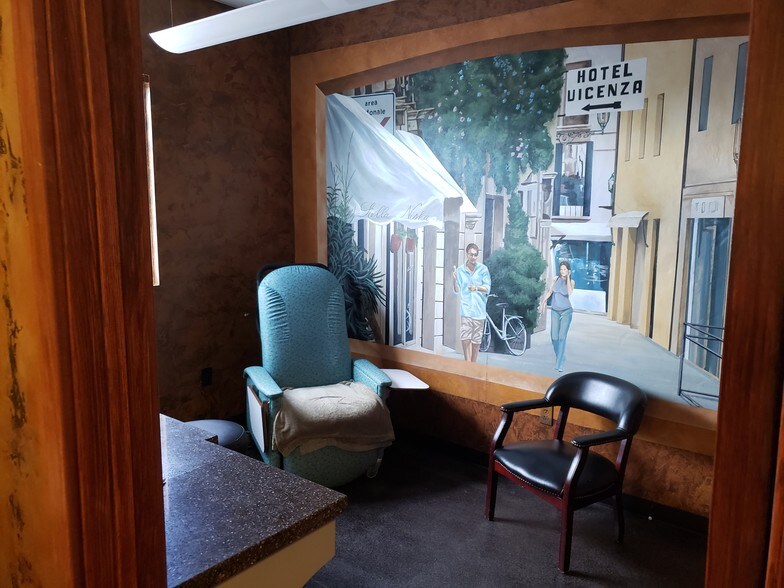 More Photos Of 7525 S Union Park Ave, Sandy Bank For Sale
