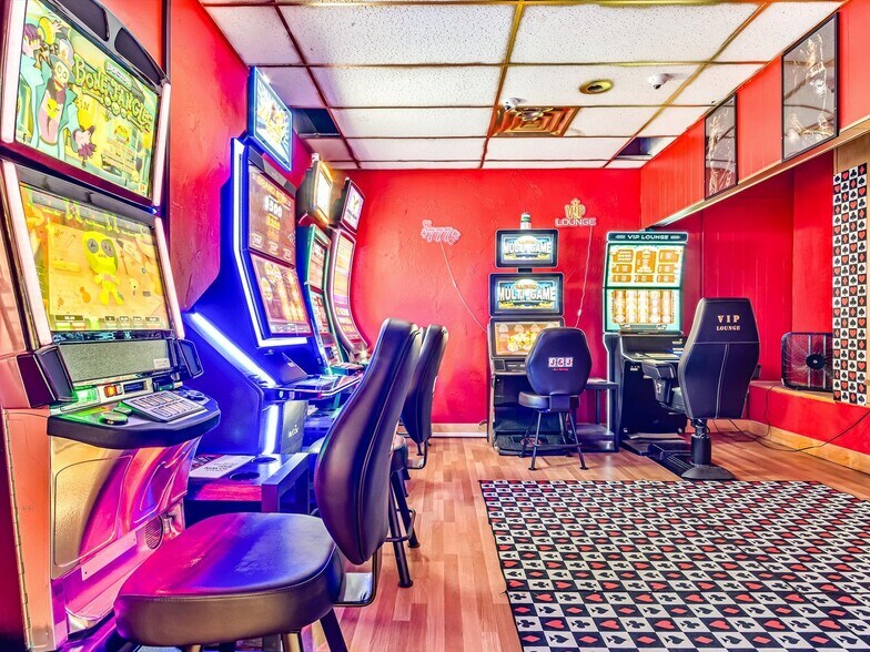 More Photos Of 116 N Main St, Marissa Freestanding For Sale