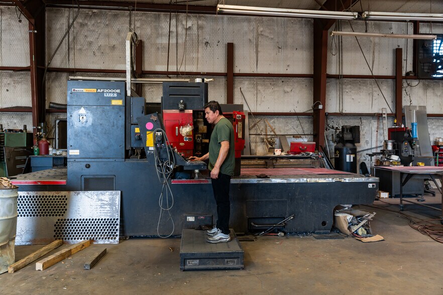 More Photos Of 1630 N Interstate 35 E, Lancaster Flex For Sale