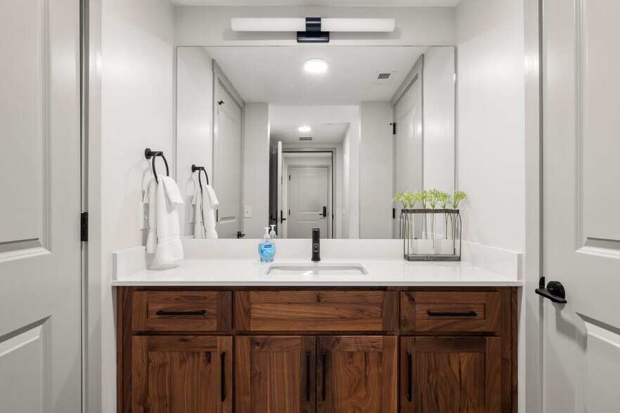 More Photos Of 45 E 150 S, Garden City Apartments For Sale