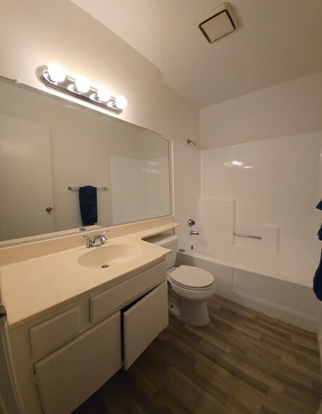 More Photos Of 42995 Park Pl, Palm Desert Apartments For Sale