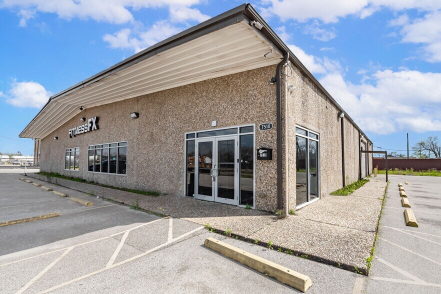 Primary Photo Of 7510 Lawndale St, Houston Warehouse For Sale