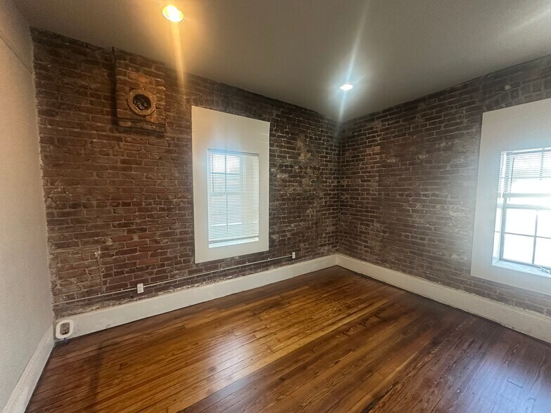 More Photos Of 921 Donald Lee Hollowell Pkwy NW, Atlanta Freestanding For Lease