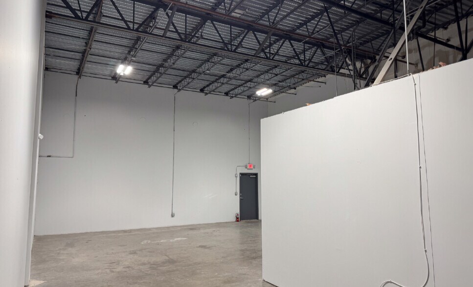 More Photos Of 645 NW Enterprise Dr, Port Saint Lucie Light Distribution For Lease
