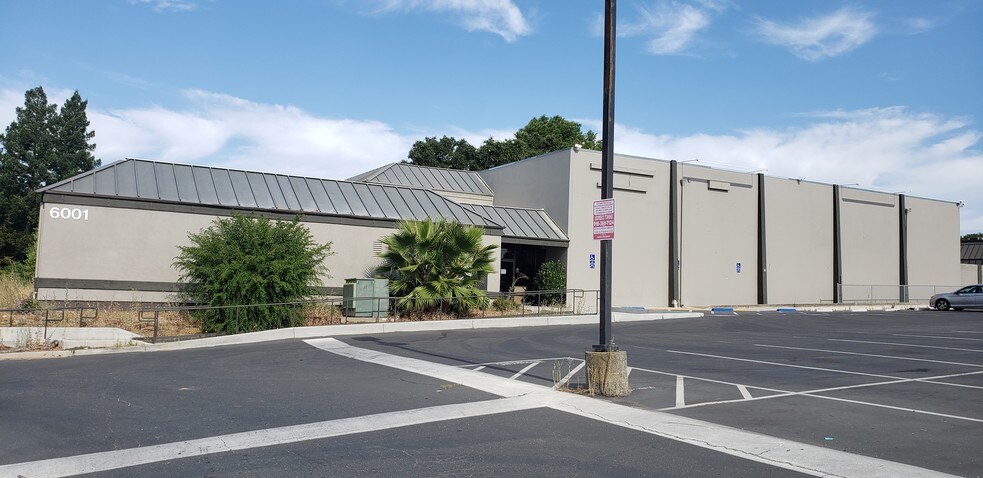 More Photos Of 6001-6019 Fair Oaks Blvd, Carmichael Health Club For Lease