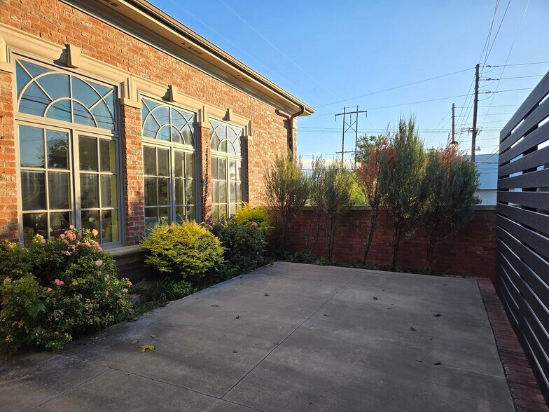 More Photos Of 5625 N Western Ave, Oklahoma City Medical For Sale