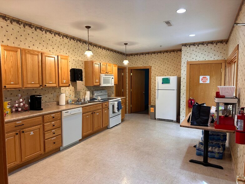 More Photos Of 1499 Business Park Dr, Traverse City Medical For Sale