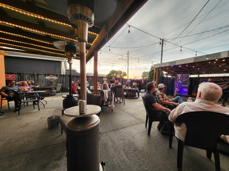 More Photos Of 501-503 Iowa Ave, Essex Storefront Retail Residential For Sale