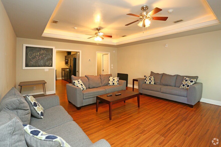 More Photos Of 1602 Airport Dr, Tallahassee Apartments For Sale