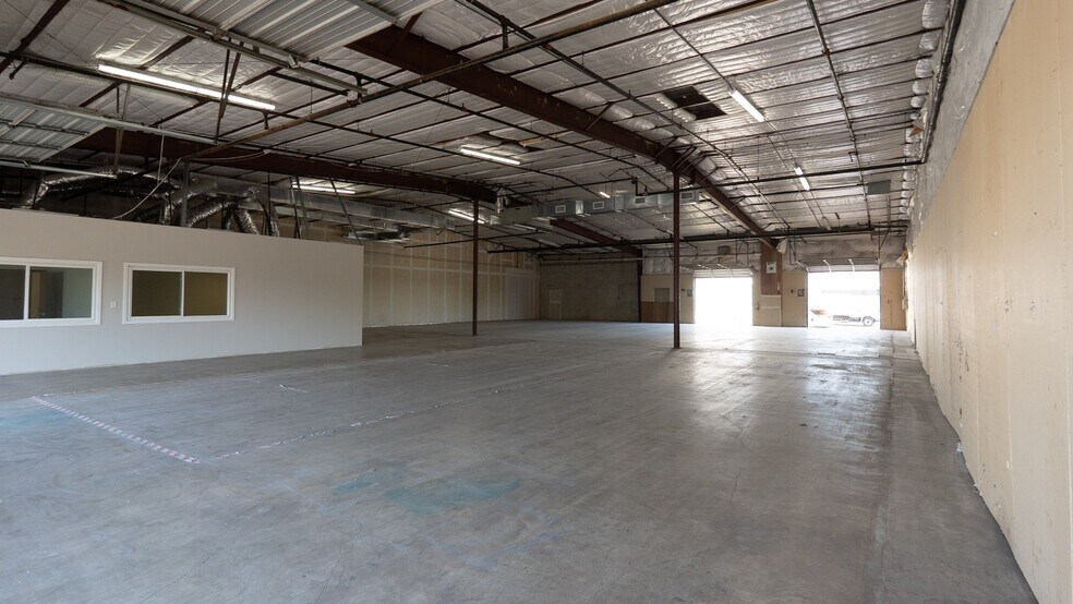 More Photos Of 6001 Techni Center Dr, Austin Distribution For Lease