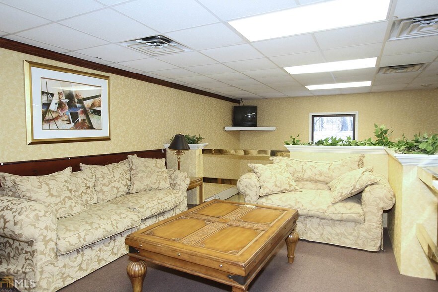 More Photos Of 2760 Pleasantwood Dr, Decatur Religious Facility For Lease