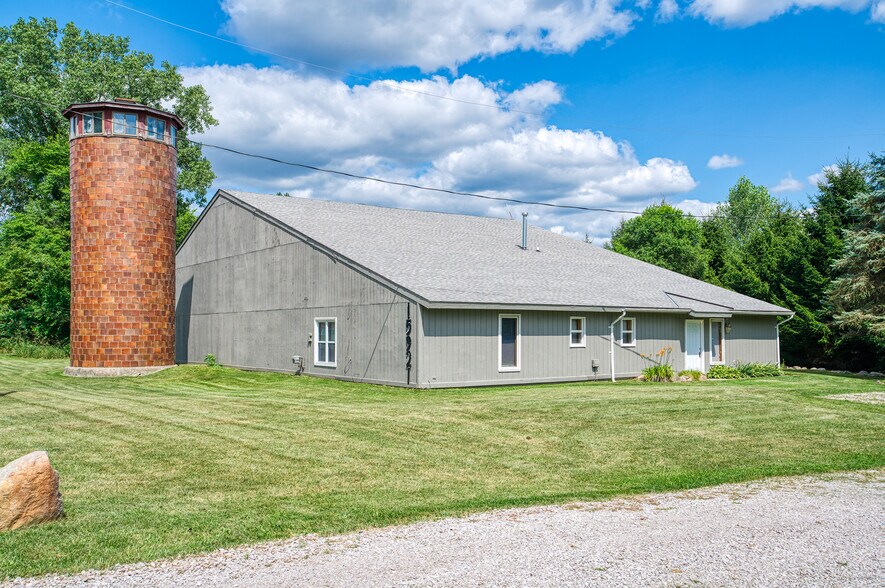 Primary Photo Of 15921 W M 36, Pinckney Light Distribution For Sale