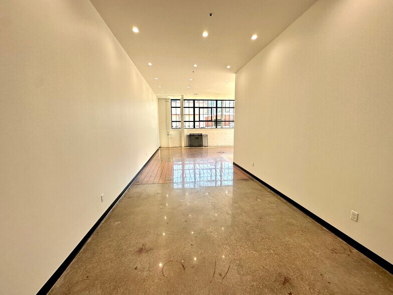 More Photos Of 801 N Broadway Ave, Oklahoma City Storefront Retail Office For Lease