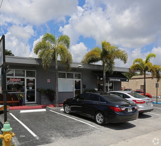 More Photos Of 2403 N Dixie Hwy, Wilton Manors Storefront Retail Office For Lease